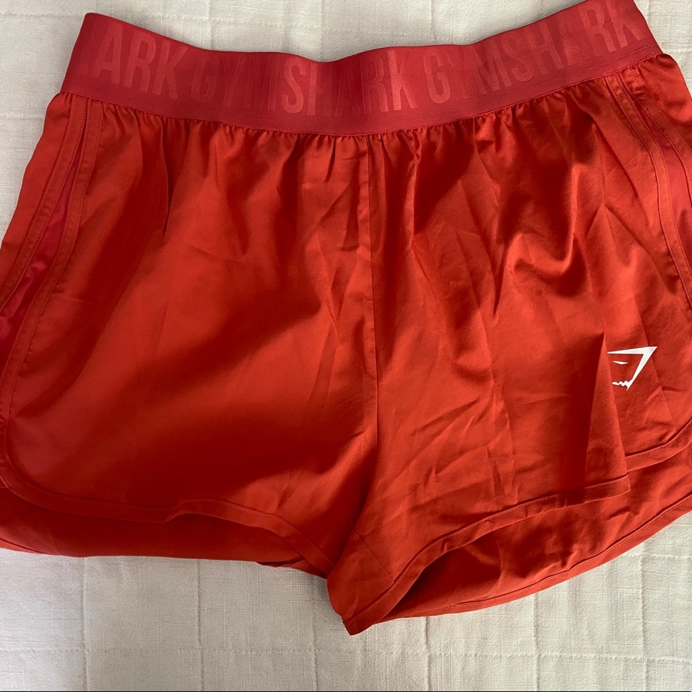 GYNSHARK SHORTS